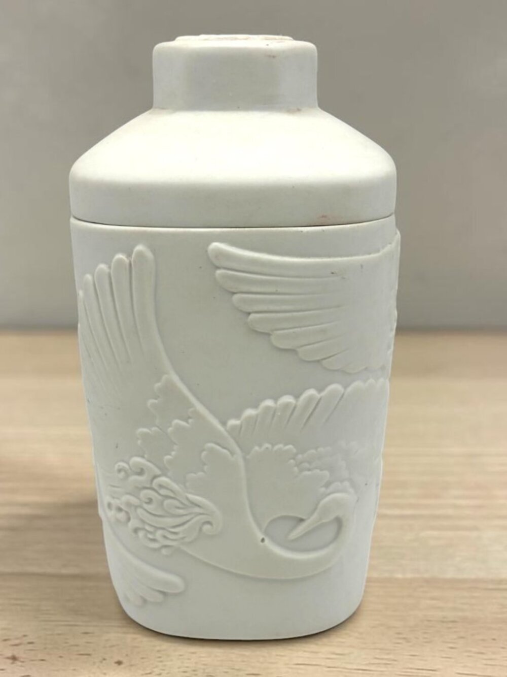 White Ceramic Crane Bird Relief Lidded Ginger Jar Canister 7" Asian Style Decor